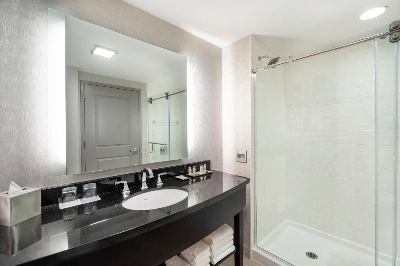 | Renaissance Boston Patriot Place Hotel