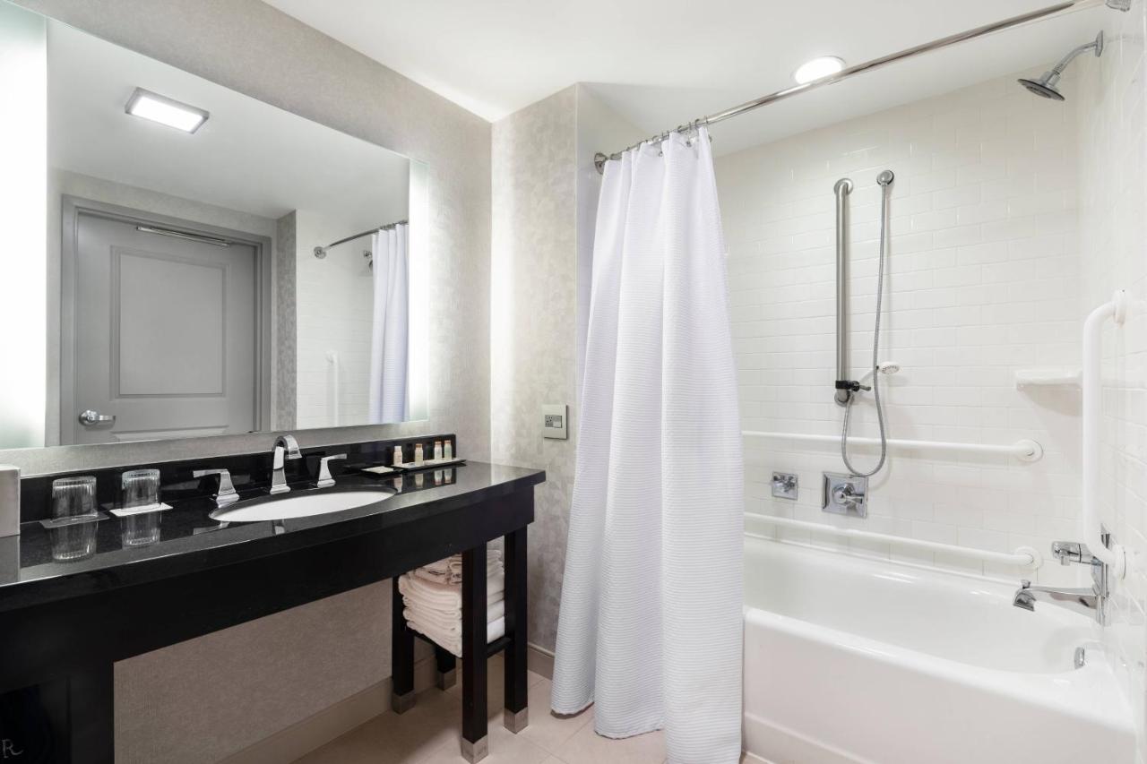 | Renaissance Boston Patriot Place Hotel
