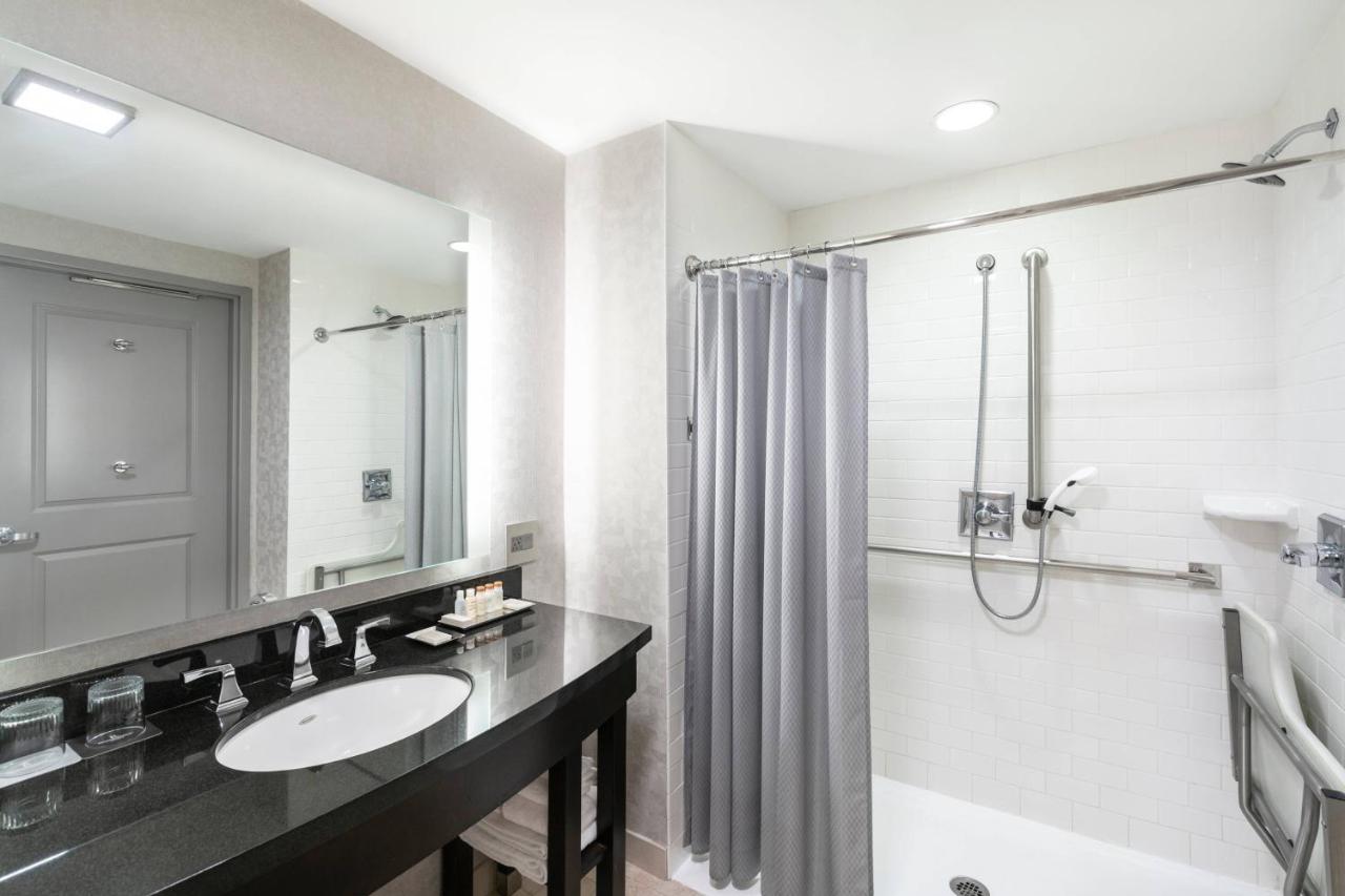 | Renaissance Boston Patriot Place Hotel