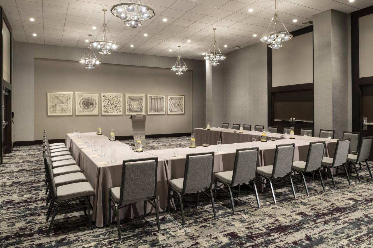 | Renaissance Boston Patriot Place Hotel