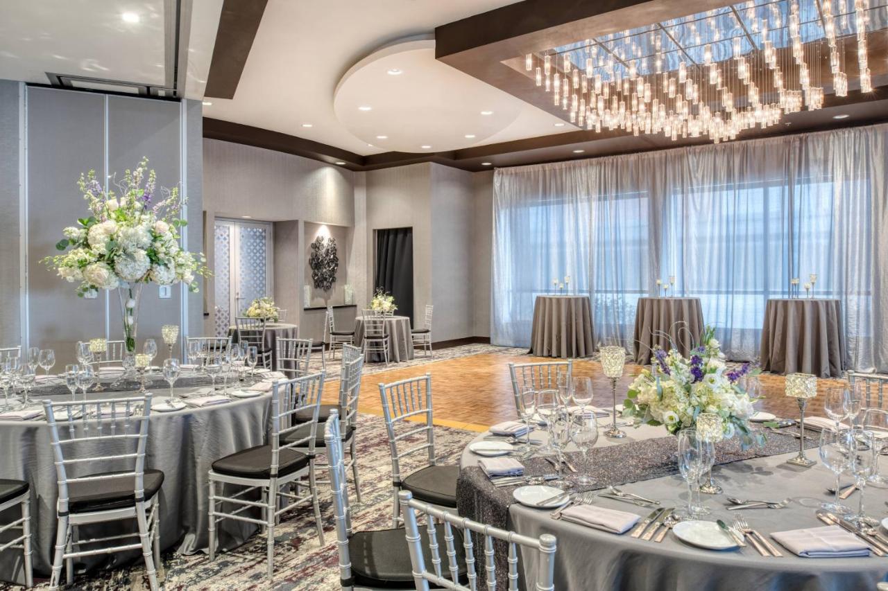 | Renaissance Boston Patriot Place Hotel