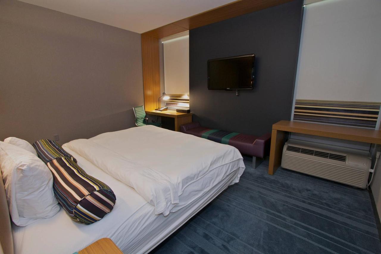 Aloft, Guest room, 1 King at Aloft by Marriott Tulsa