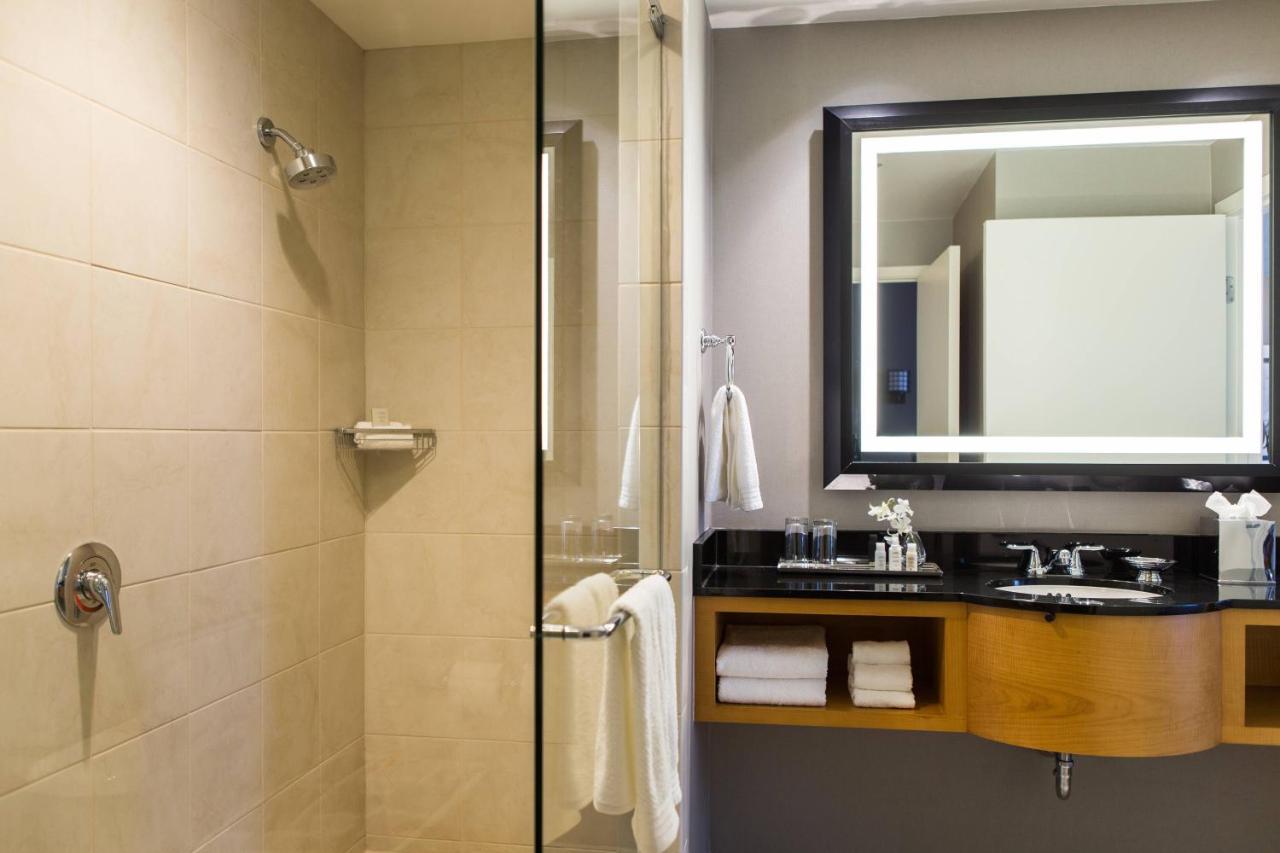 | Renaissance Chicago O'Hare Suites Hotel