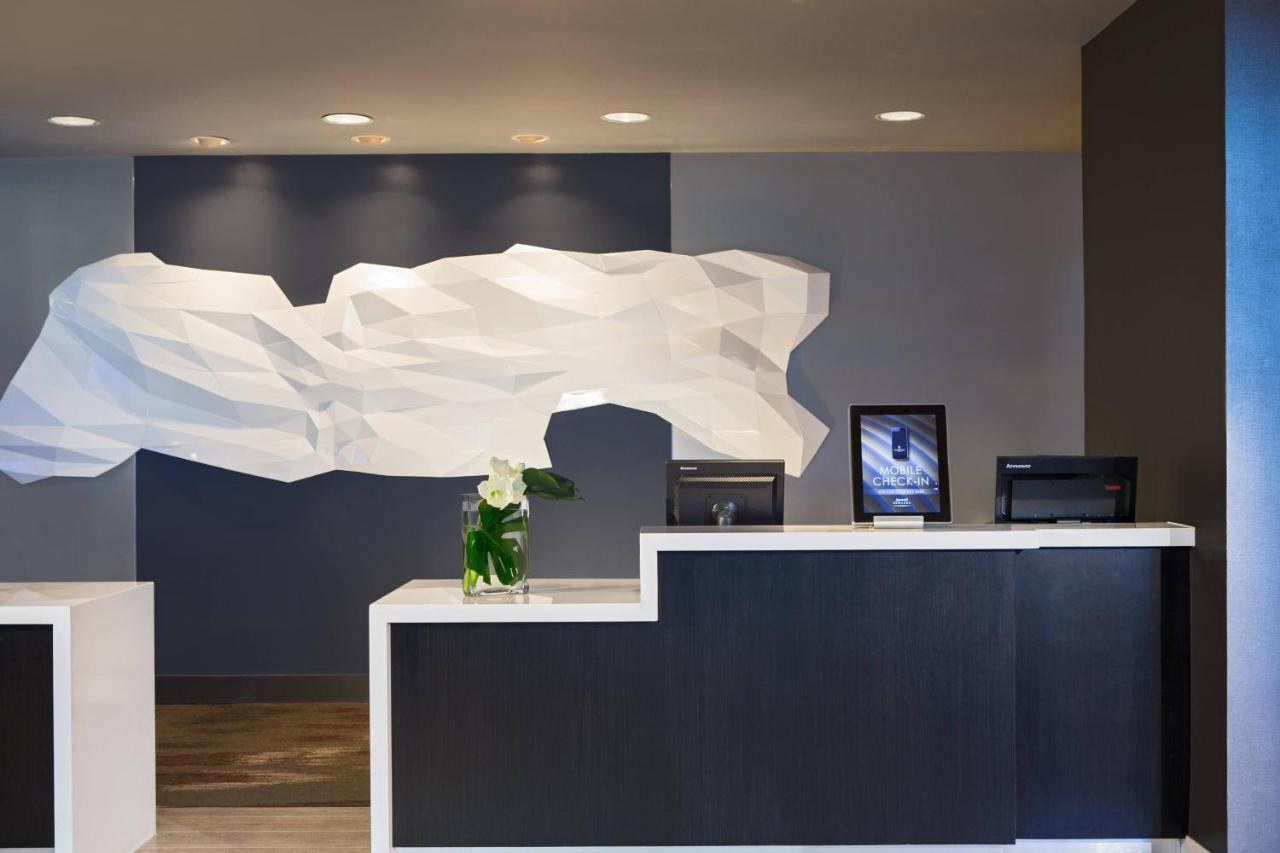 | Renaissance Chicago O'Hare Suites Hotel