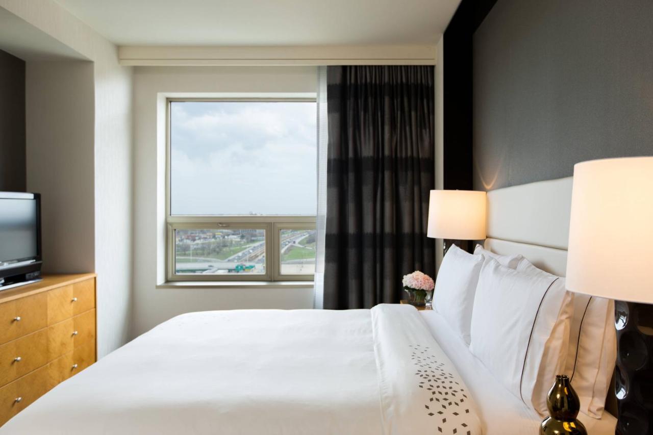 | Renaissance Chicago O'Hare Suites Hotel
