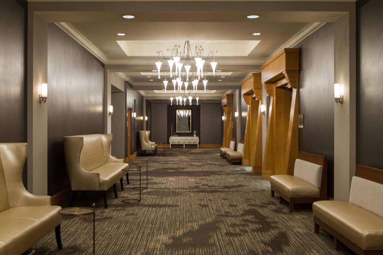 | Renaissance Chicago O'Hare Suites Hotel