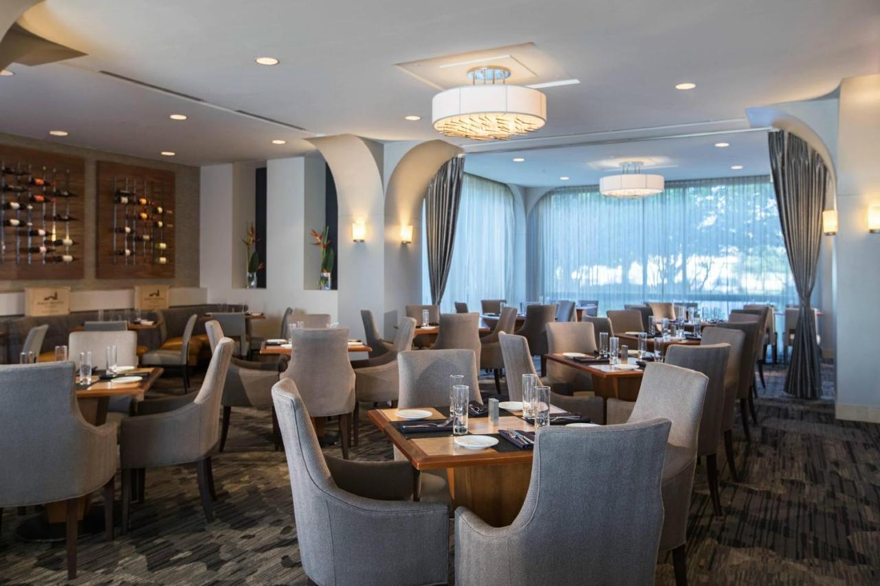 | Renaissance Chicago O'Hare Suites Hotel