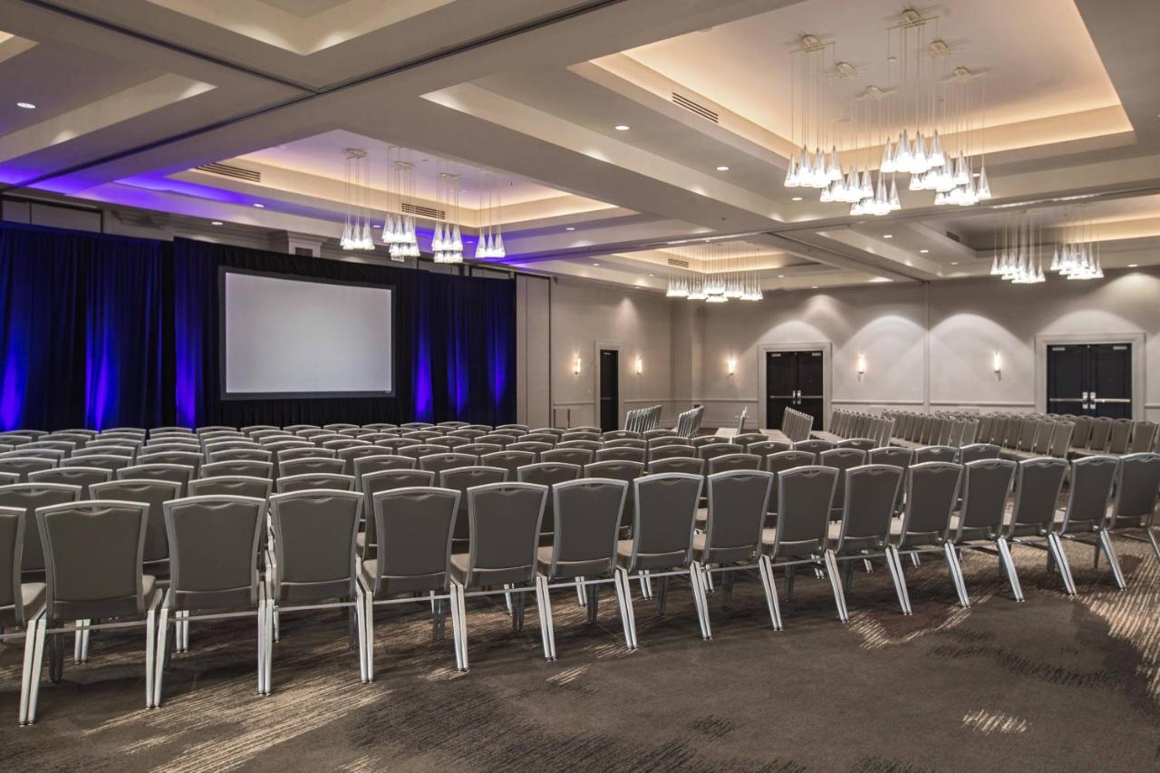 | Renaissance Chicago O'Hare Suites Hotel