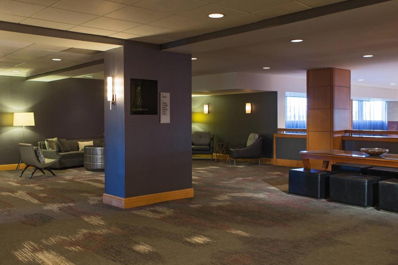 | Renaissance Chicago O'Hare Suites Hotel