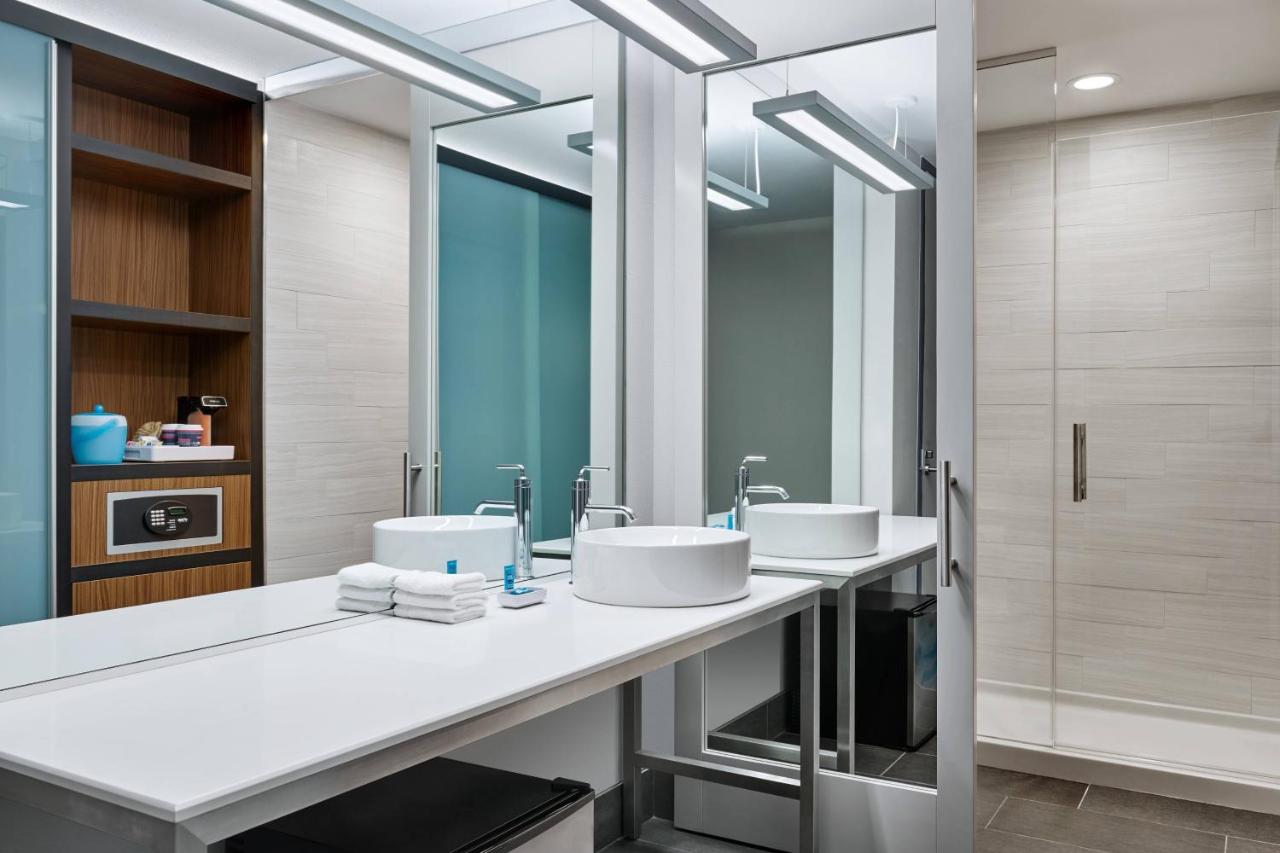 Aloft Double Queen, Guest room, 2 Queen at Aloft by Marriott Austin Northwest