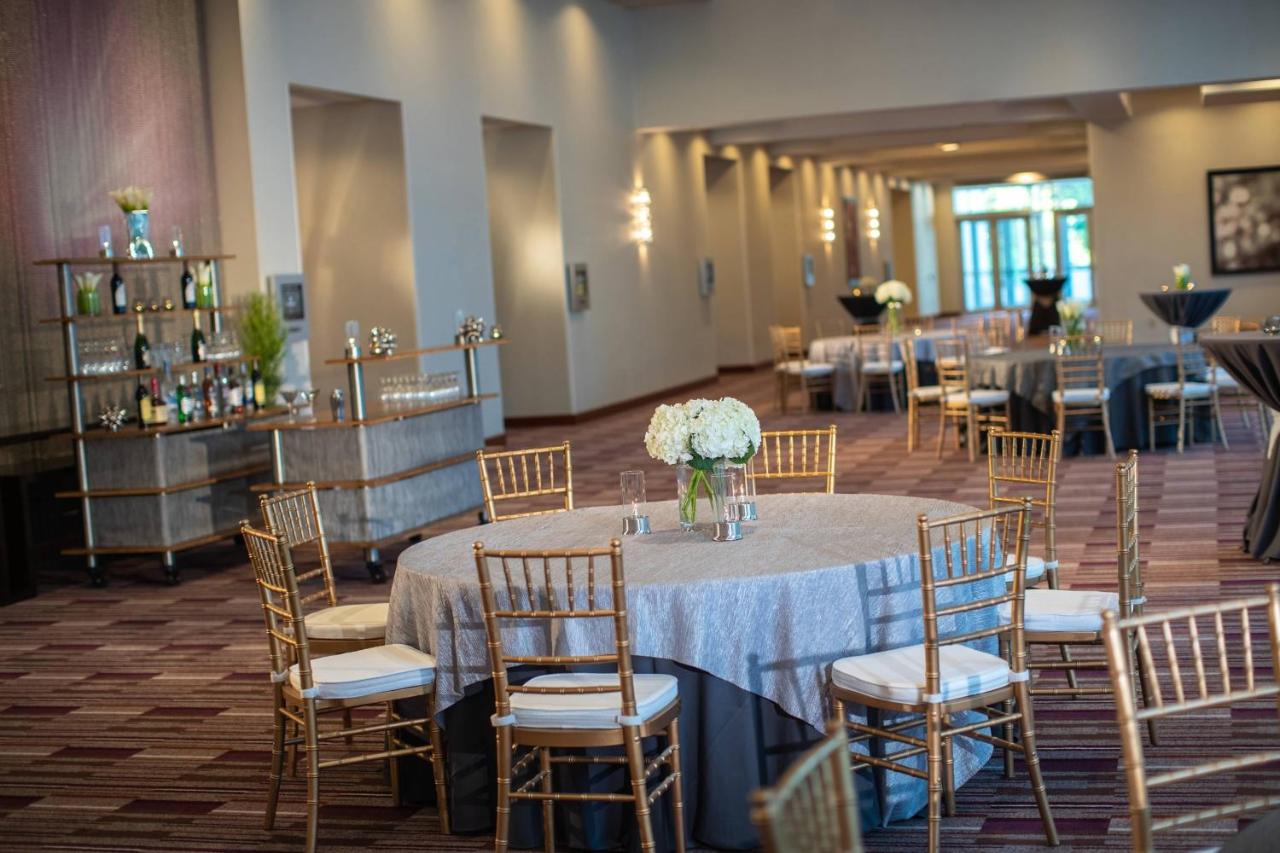 | Renaissance Dallas Richardson Hotel