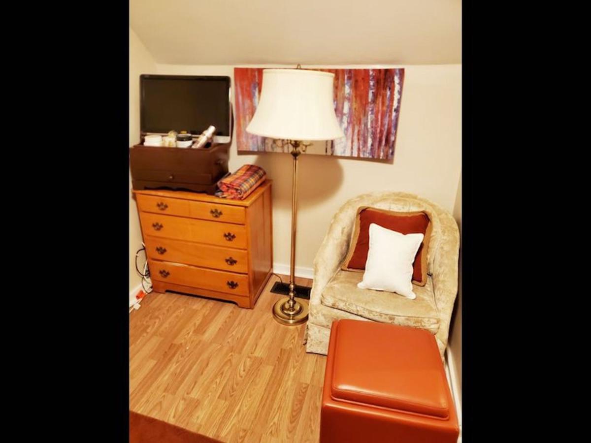 | Room in Guest room - Fall Room 3min From Yale, And Other Colleges