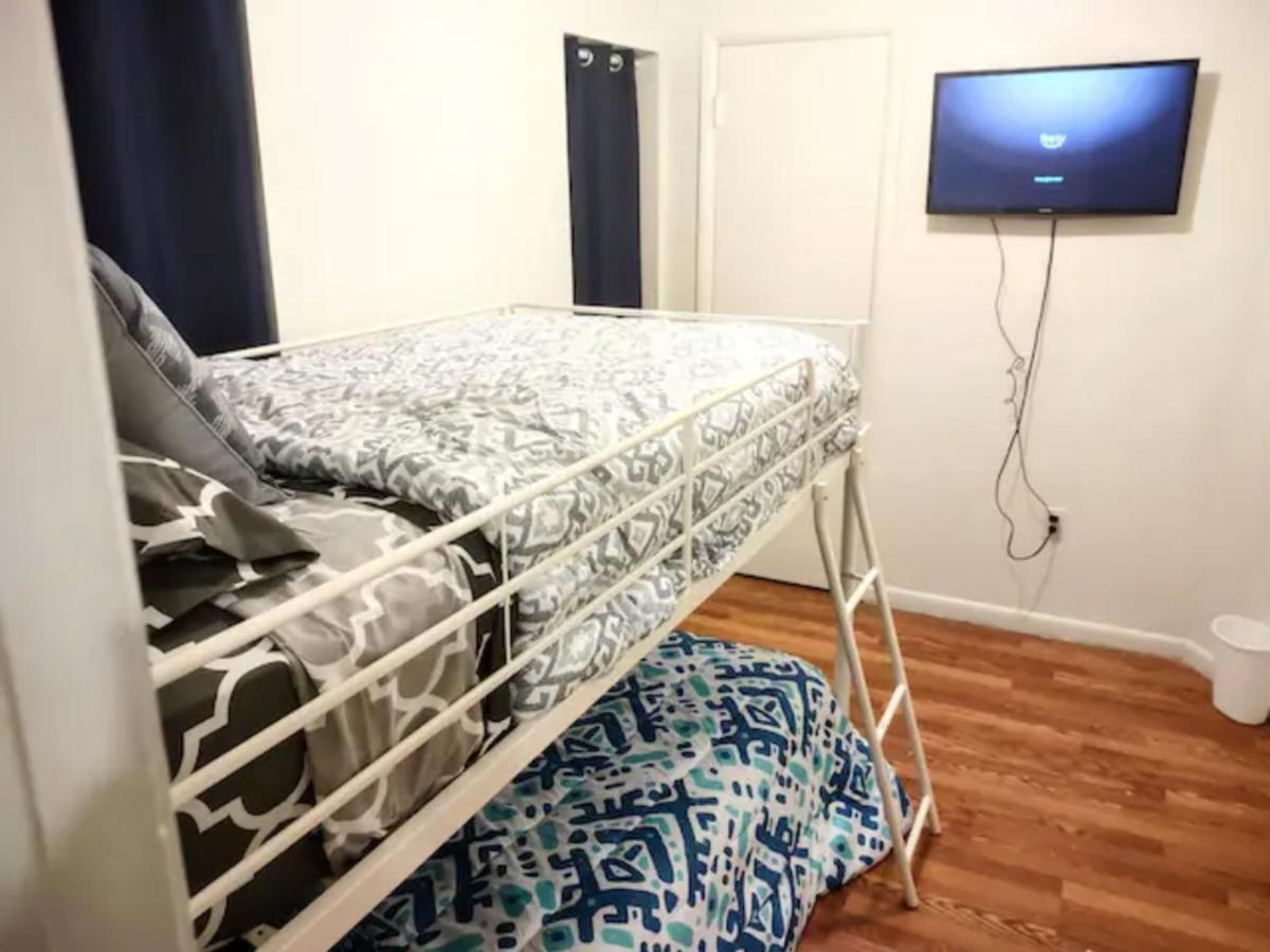 | Room in Guest room - Twin Bunk-Style Bedroom close to downtown