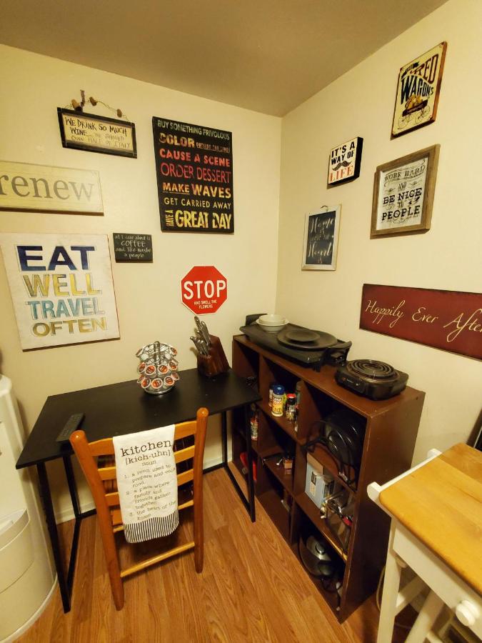 | Room in Apartment - Plaid Room 3min From Yale Univ