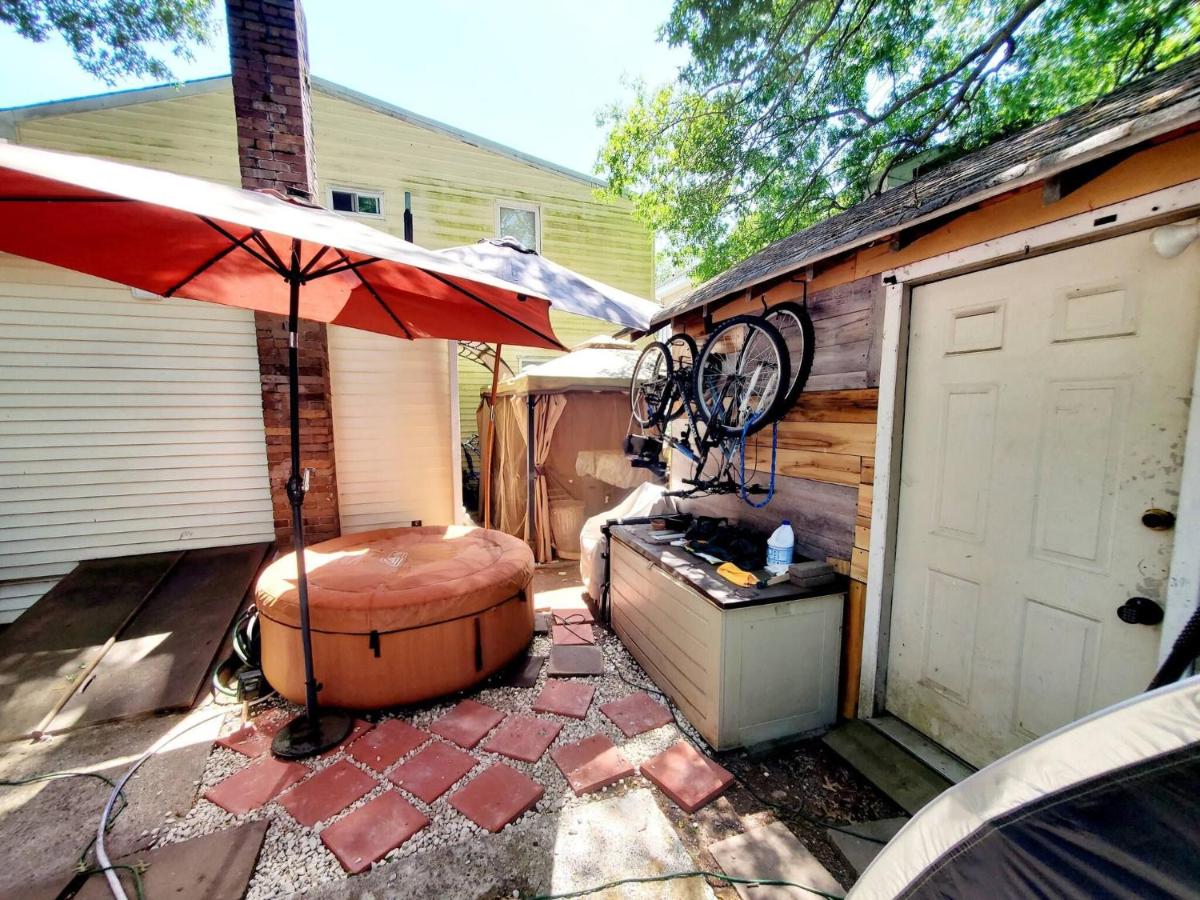 | Room in Apartment - Plaid Room 3min From Yale Univ