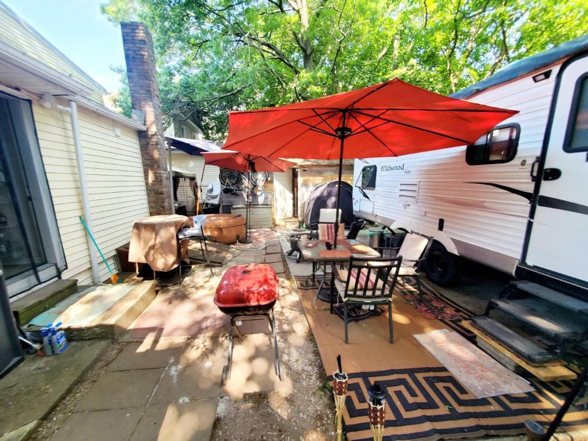 | Room in Apartment - Plaid Room 3min From Yale Univ