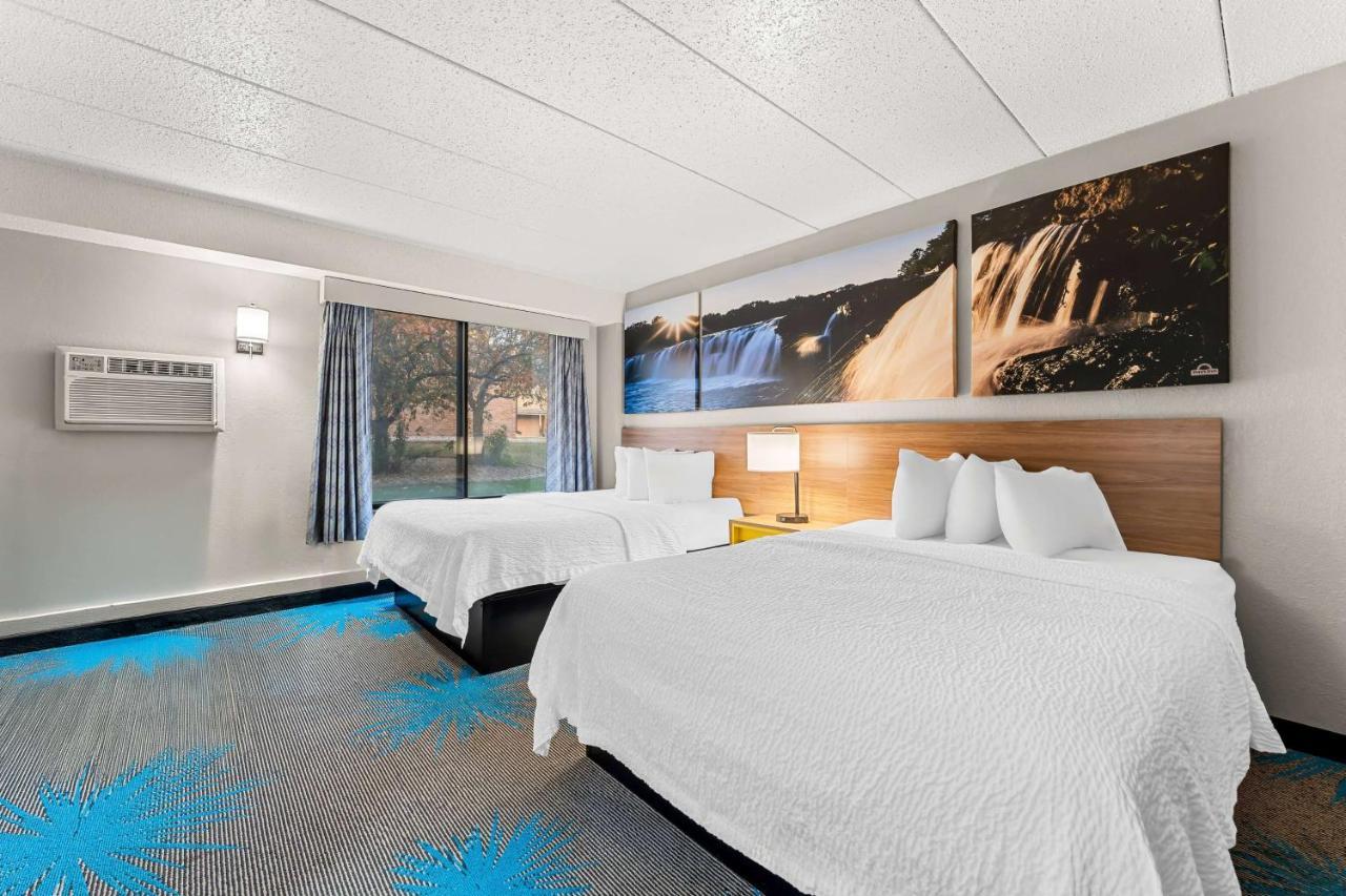 Queen Room with Two Queen Beds - Non-Smoking at Days Inn by Wyndham Sioux Falls Empire