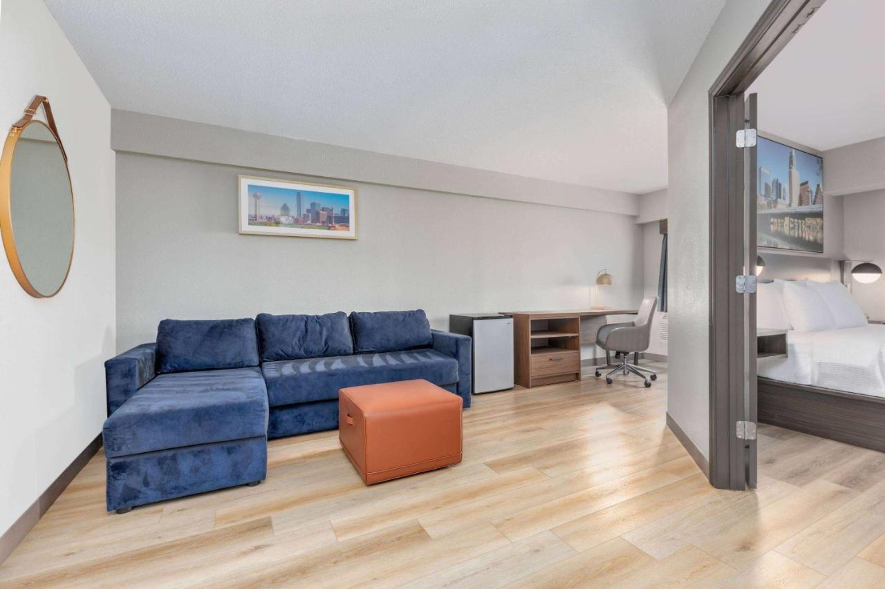King Suite - Non-Smoking at La Quinta Inn & Suites by Wyndham Dallas DFW Airport North