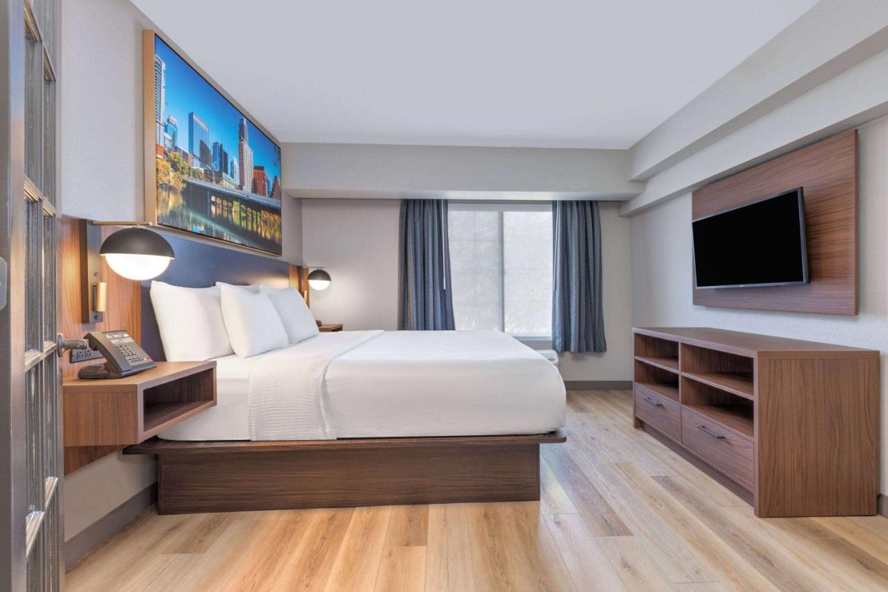 King Suite - Non-Smoking at La Quinta Inn & Suites by Wyndham Dallas DFW Airport North