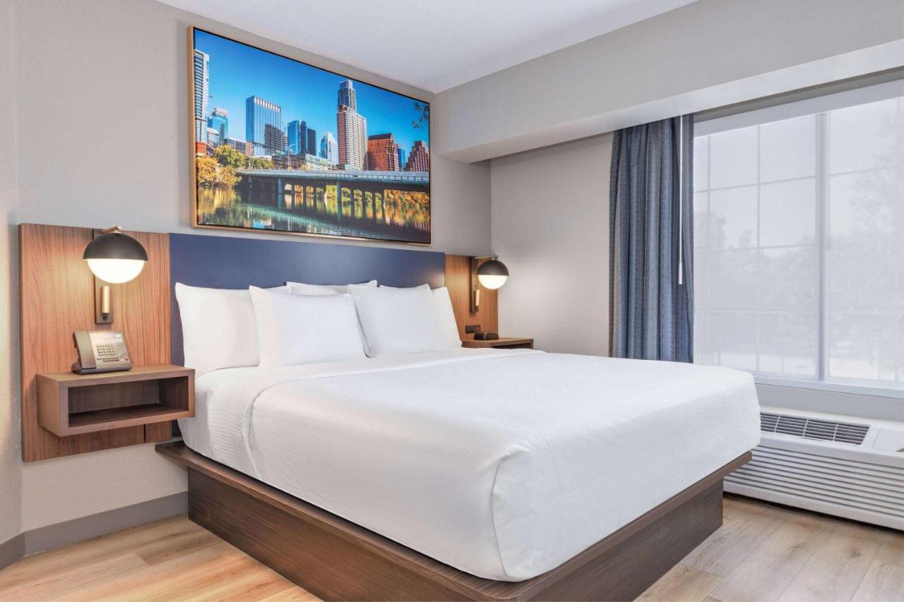 King Suite - Non-Smoking at La Quinta Inn & Suites by Wyndham Dallas DFW Airport North