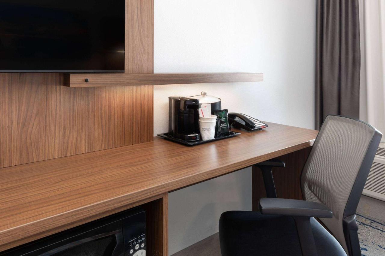 King Room with Sofa Bed at La Quinta Inn & Suites by Wyndham Rockport - Fulton