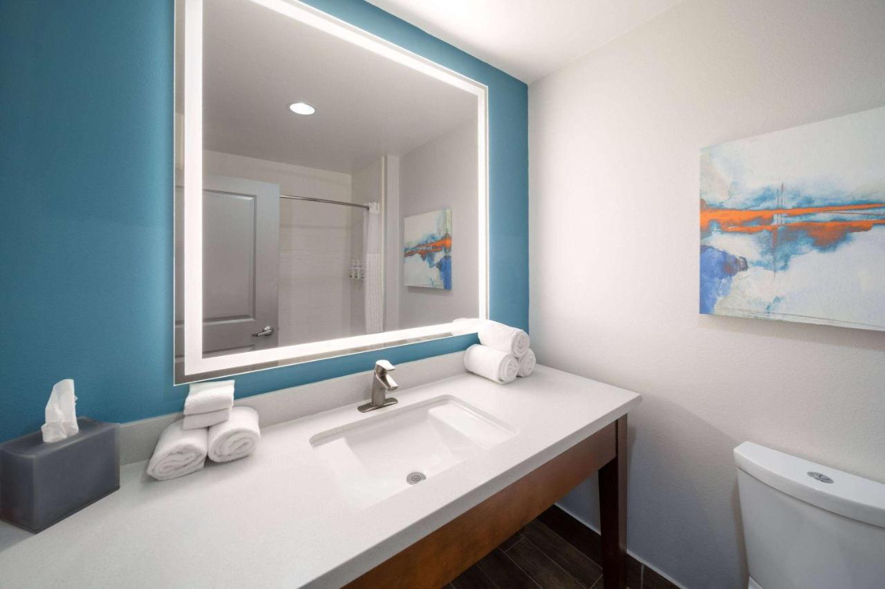 Executive King Room at La Quinta Inn & Suites by Wyndham Rockport - Fulton