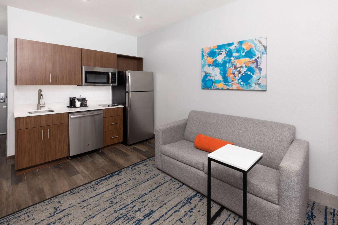 King Suite at La Quinta Inn & Suites by Wyndham Rockport - Fulton