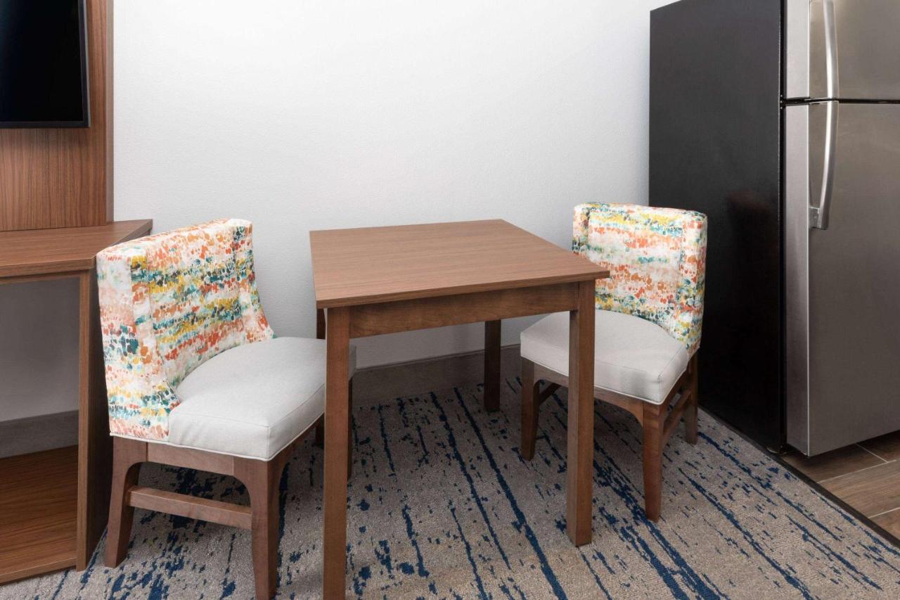 King Suite at La Quinta Inn & Suites by Wyndham Rockport - Fulton
