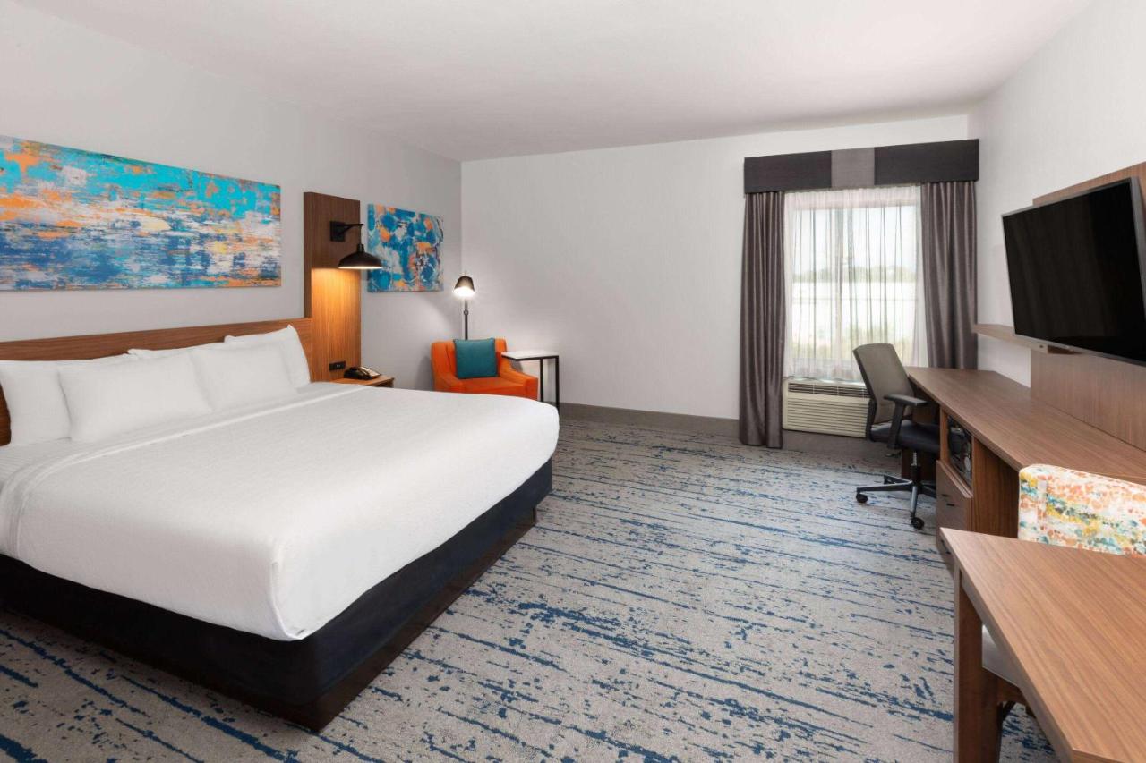 1 King Bed, Deluxe Mobility/Hearing Access Suite, Tub w/Grab Bars, No Smoking at La Quinta Inn & Suites by Wyndham Rockport - Fulton