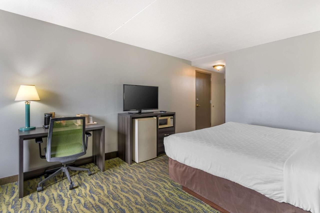 King Room - Non-Smoking at Clarion Inn near Lookout Mountain