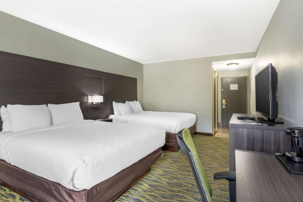 Queen Room with Two Queen Beds - Non-Smoking at Clarion Inn near Lookout Mountain
