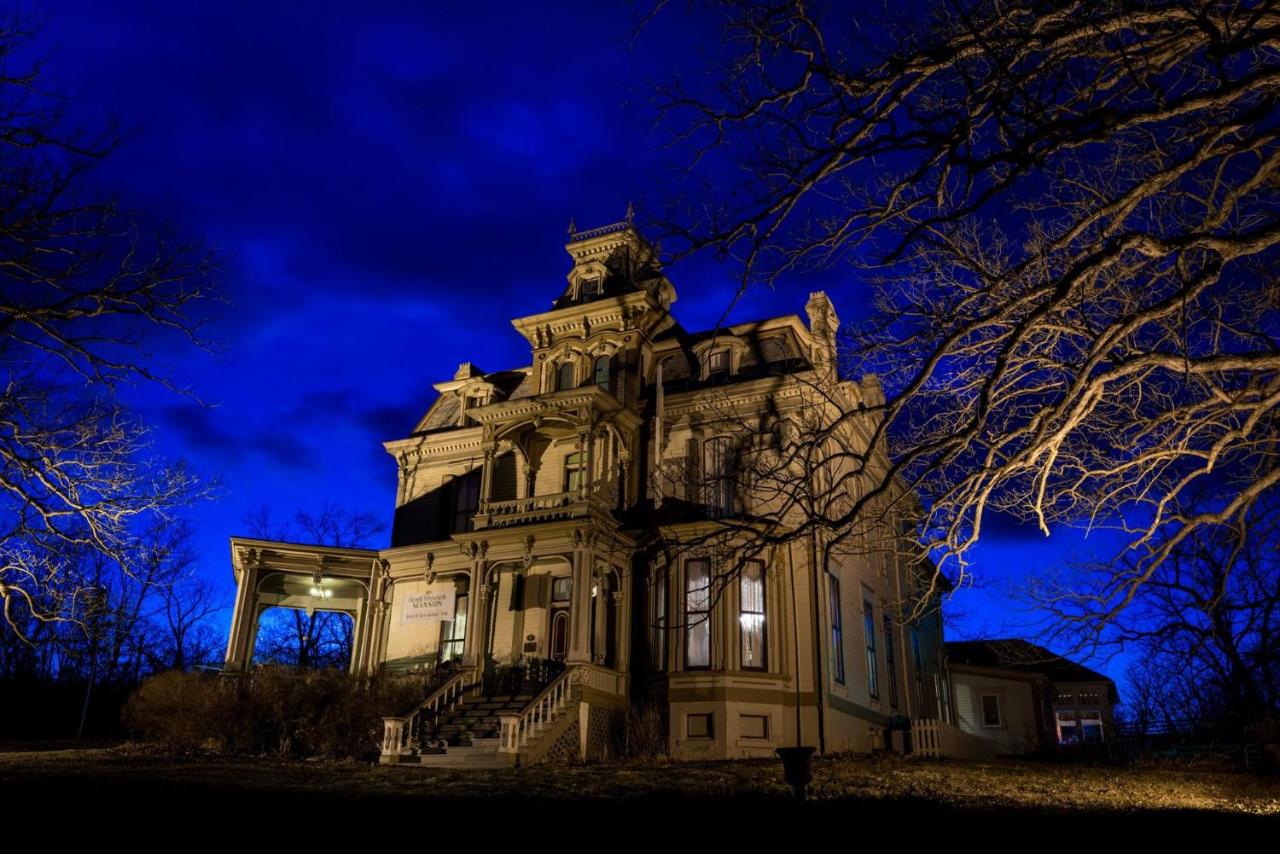 | Garth Woodside Mansion Bed and Breakfast