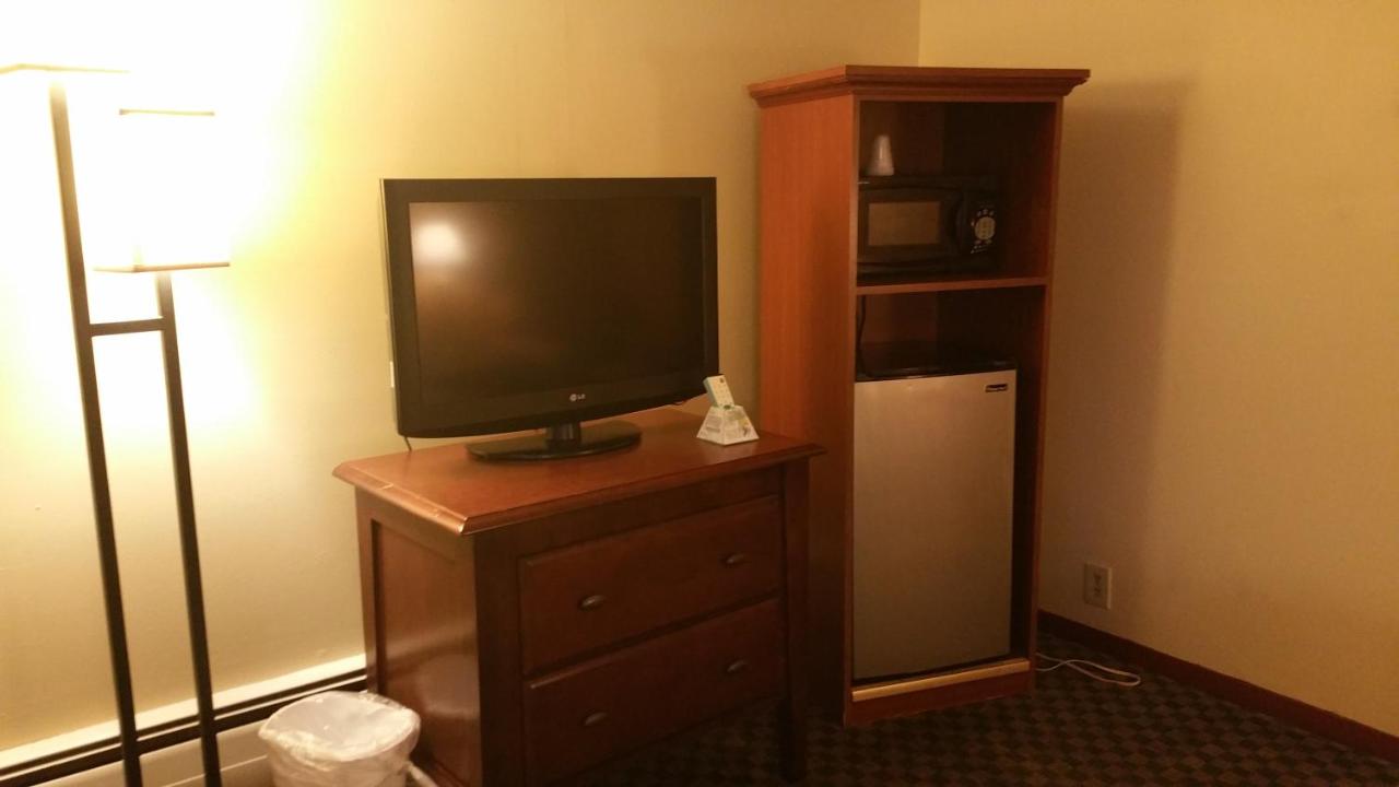 | Dartmouth Motor Inn