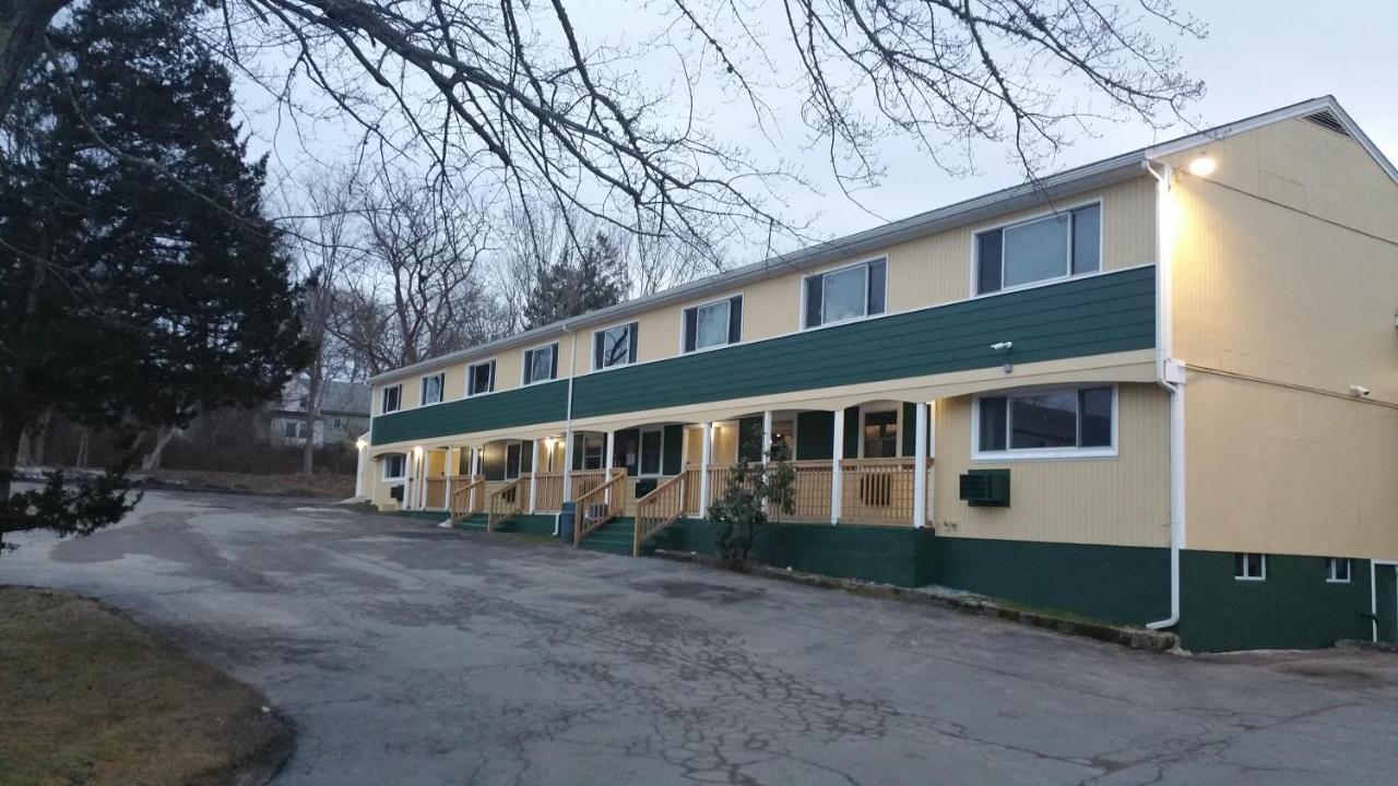 | Dartmouth Motor Inn