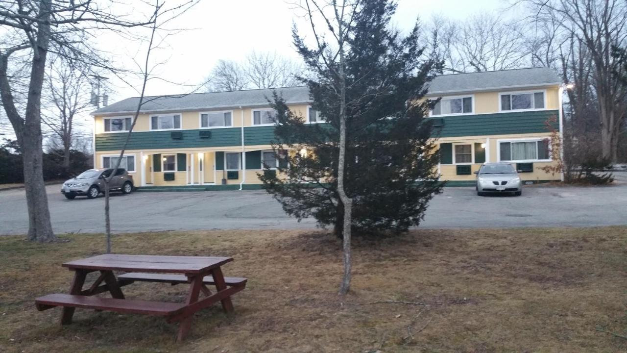 | Dartmouth Motor Inn