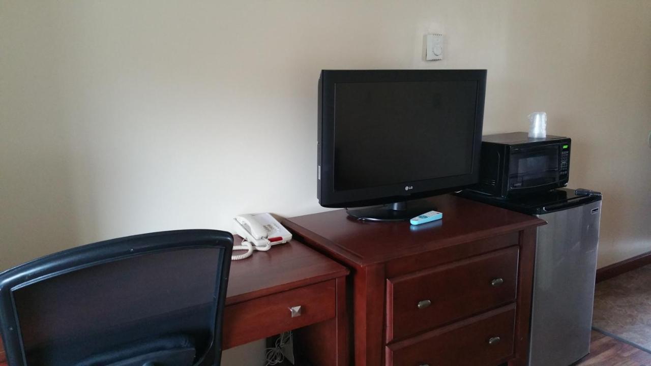 | Dartmouth Motor Inn
