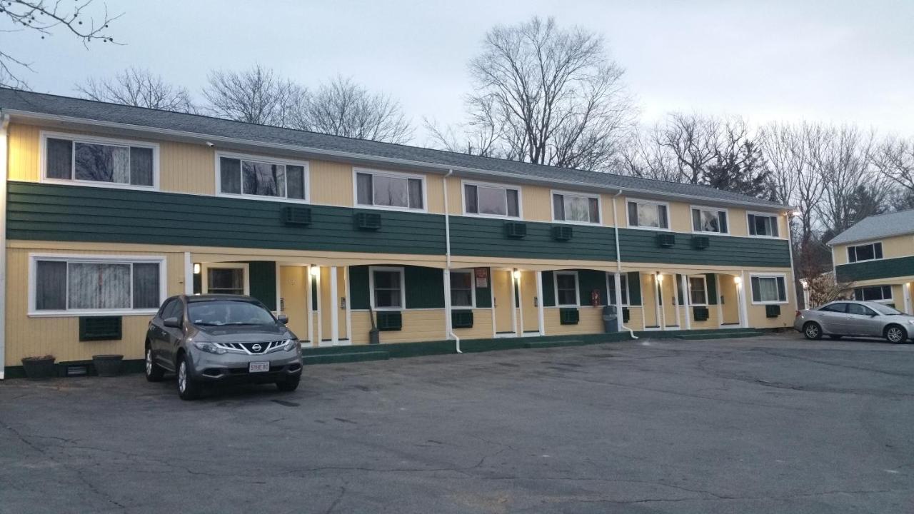 | Dartmouth Motor Inn