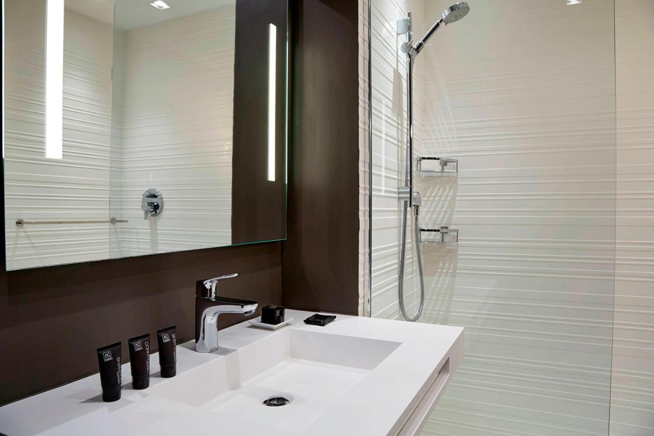 Deluxe High Floor, Guest room, 1 King, High floor at AC Hotel by Marriott Miami Beach