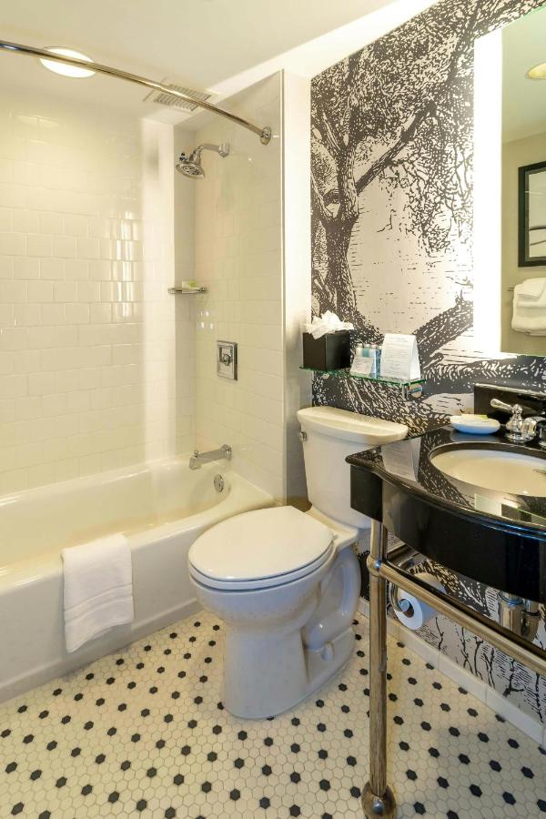 | Williamsburg Lodge, Autograph Collection