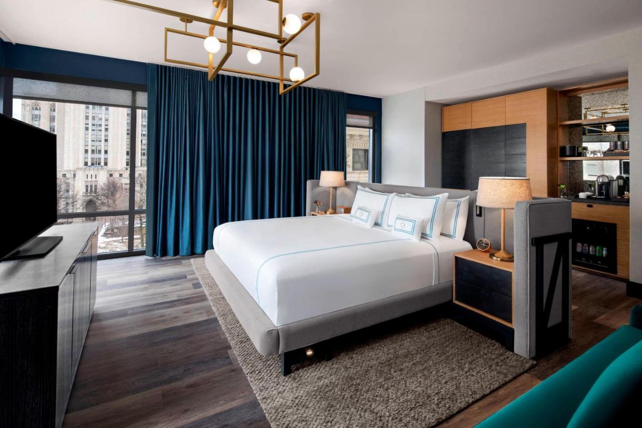 Corner Guest Room with King Bed and University View at The Oaklander Hotel, Autograph Collection