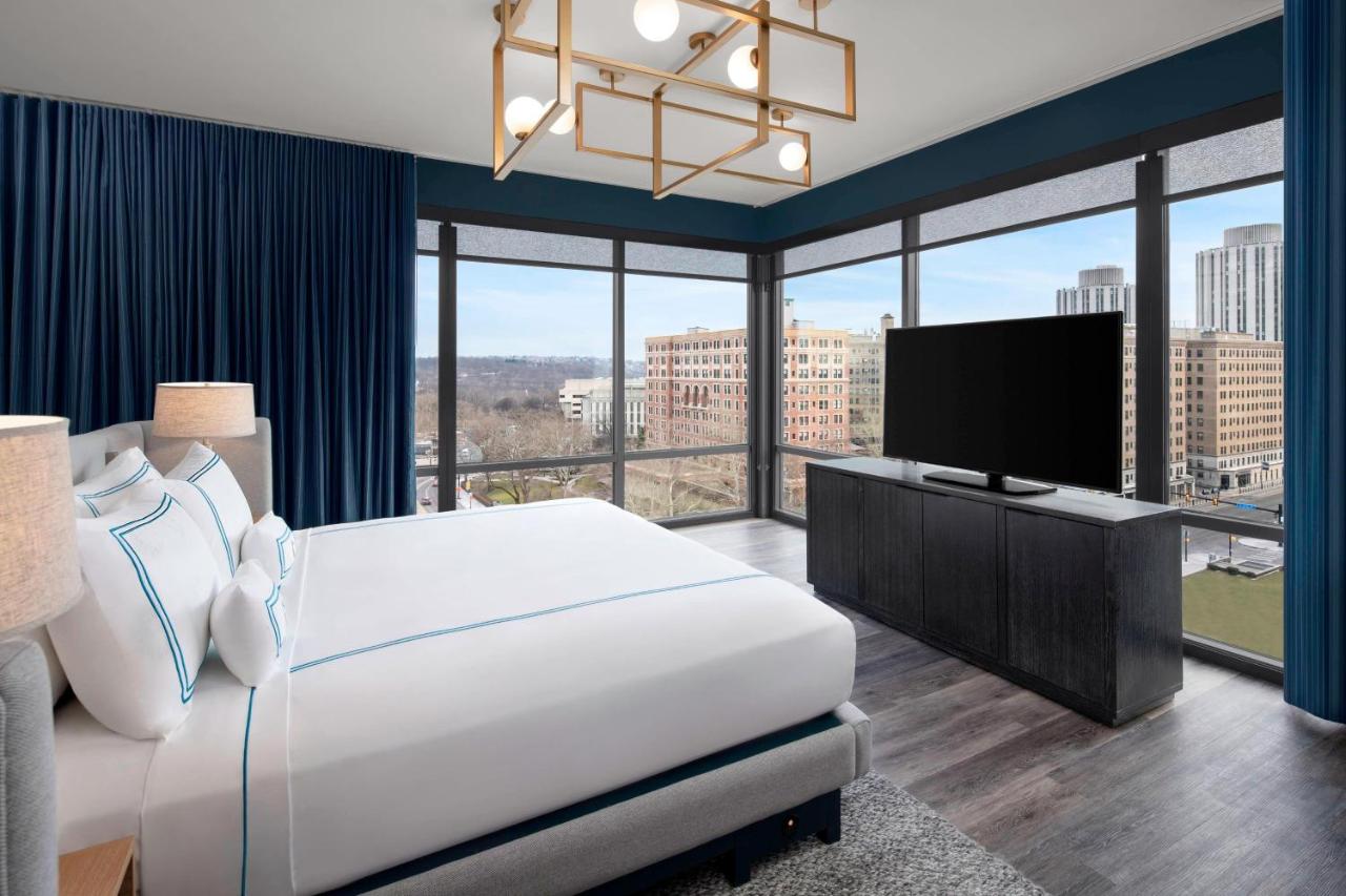Corner Guest Room with King Bed and University View at The Oaklander Hotel, Autograph Collection