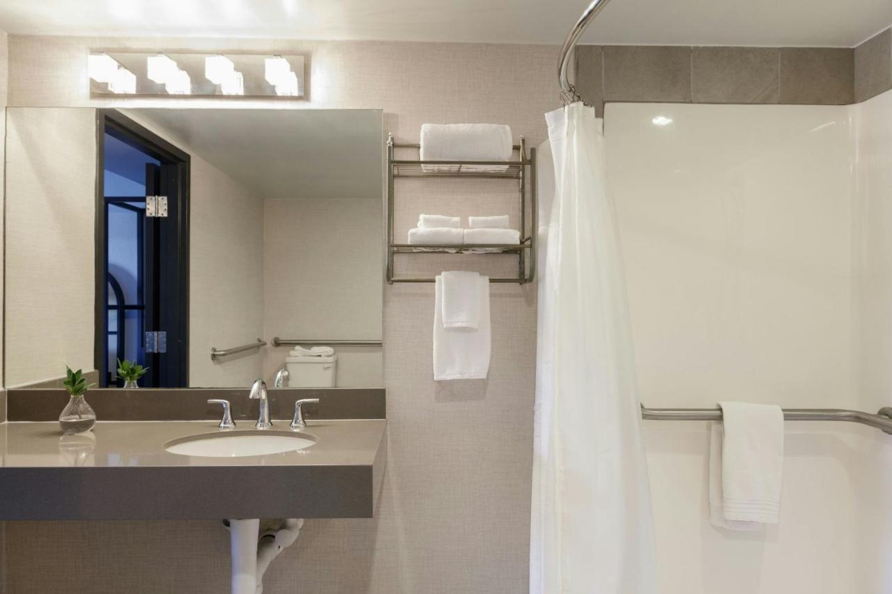 Luxury One-Bedroom King Suite with Concierge Lounge Access at Renaissance Boca Raton Hotel