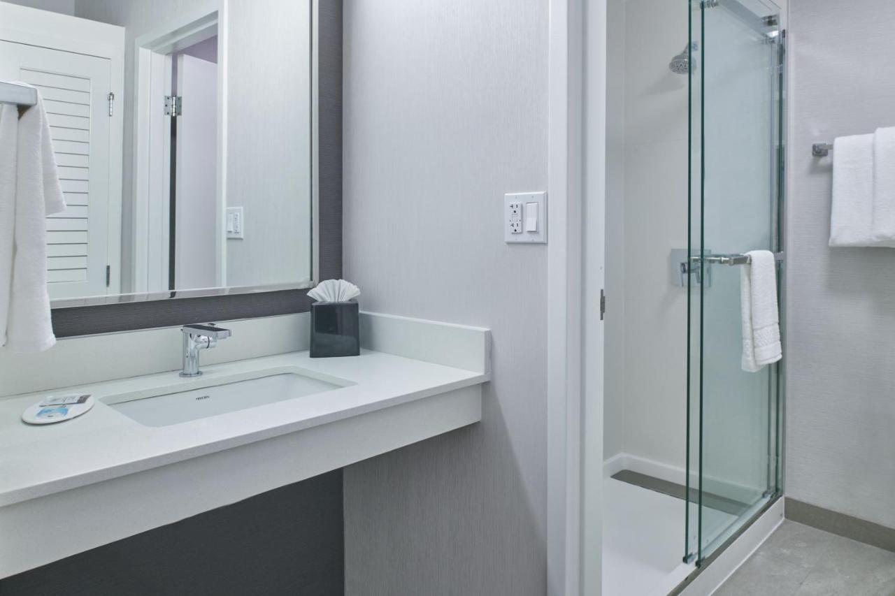  | Courtyard by Marriott Detroit Livonia