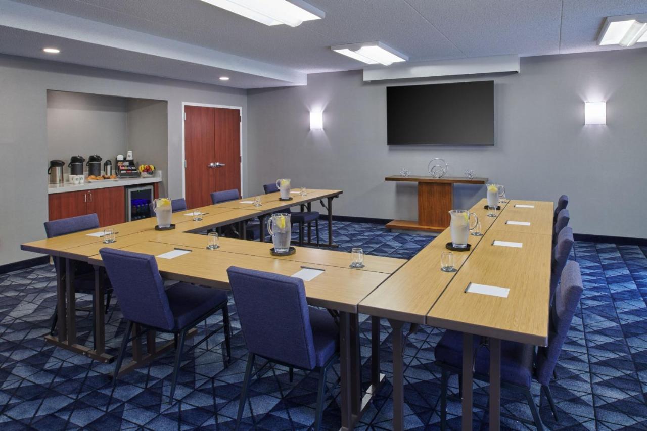 | Courtyard by Marriott Detroit Livonia