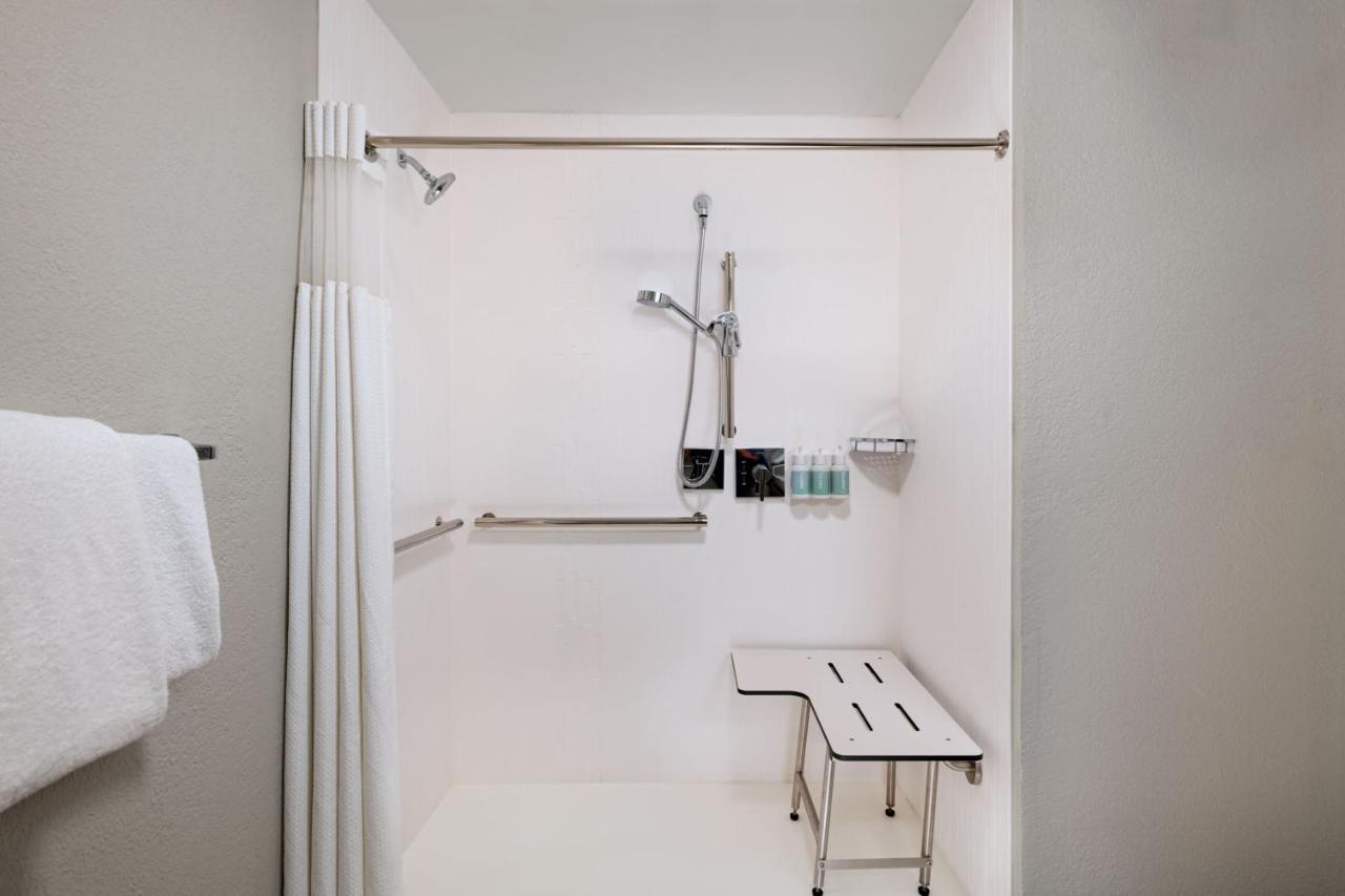King Room at Courtyard by Marriott Dallas Plano Parkway at Preston Road