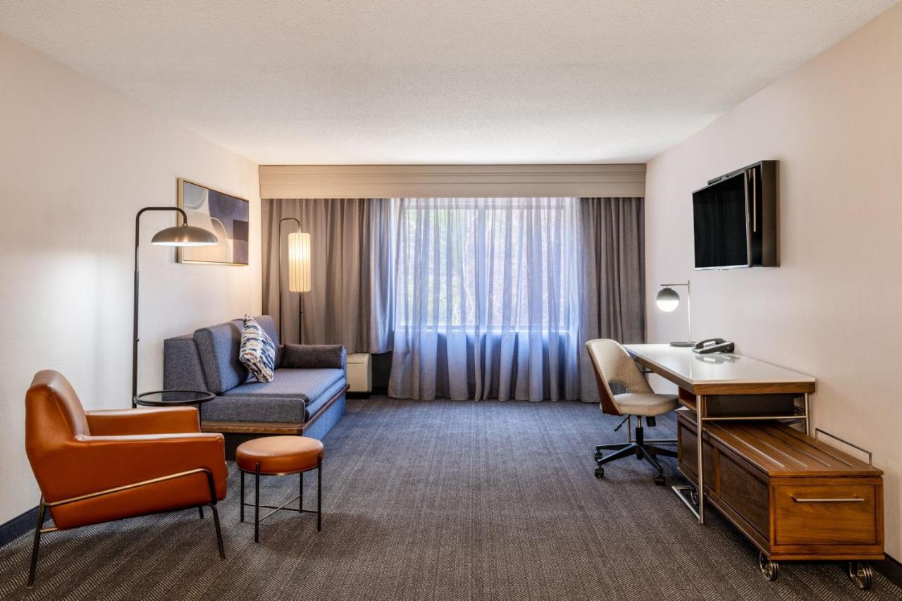| Courtyard by Marriott Colorado Springs South
