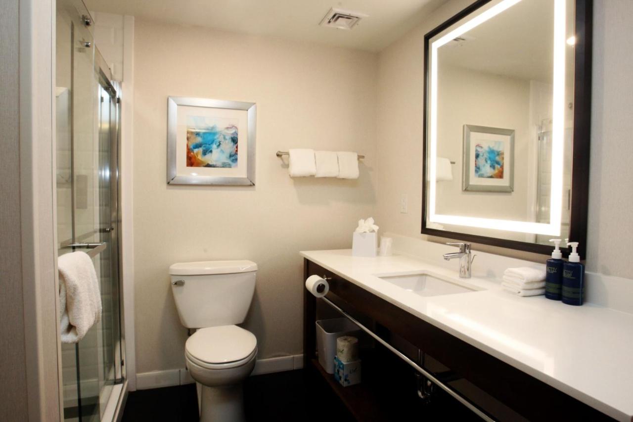 | Four Points by Sheraton Wakefield Boston Hotel & Conference Center
