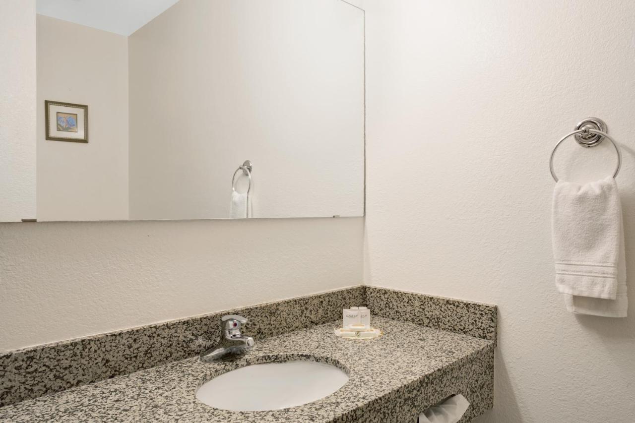 | Days Inn by Wyndham Clearfield