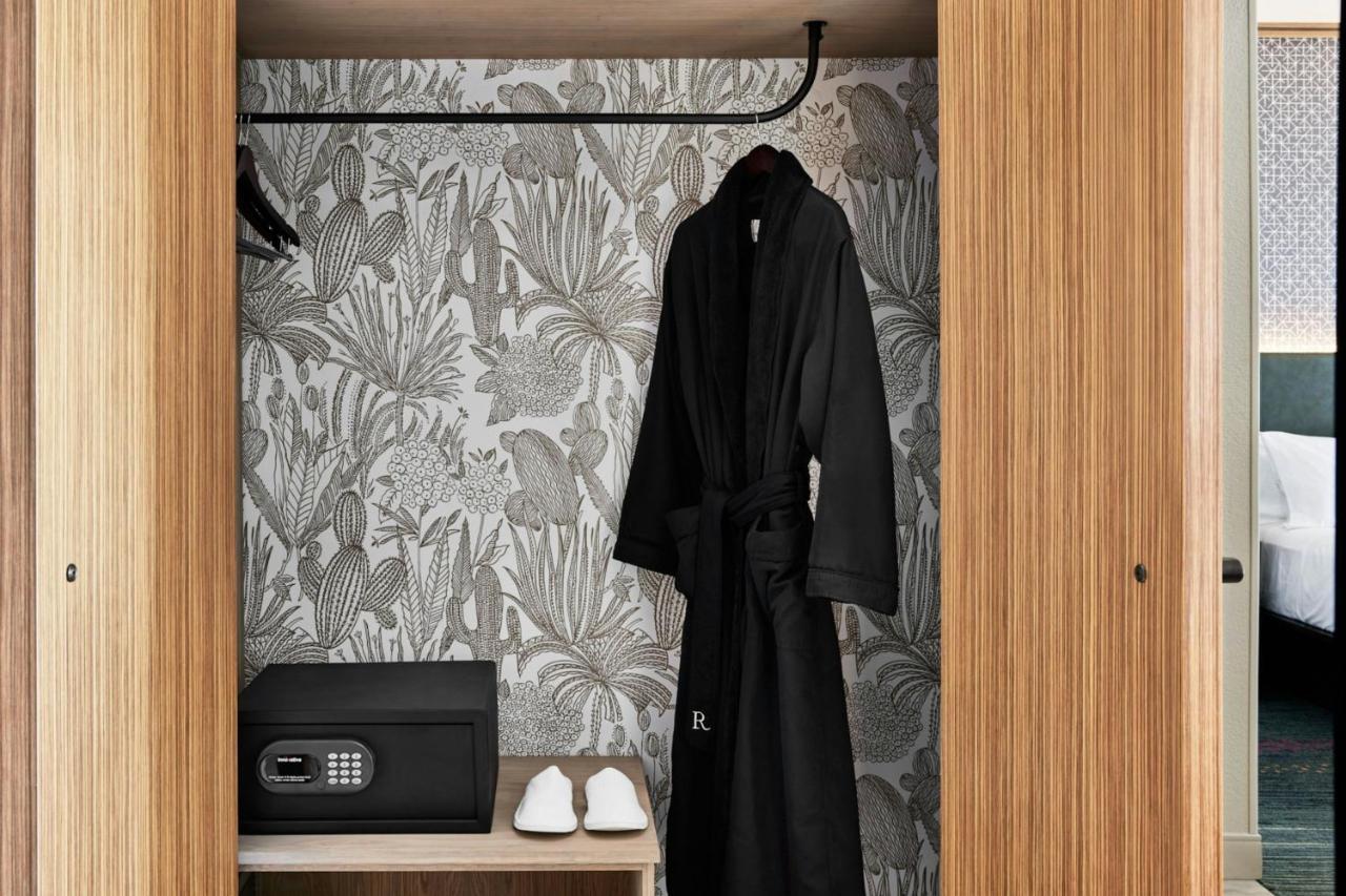 | Renaissance Phoenix Glendale Hotel & Spa