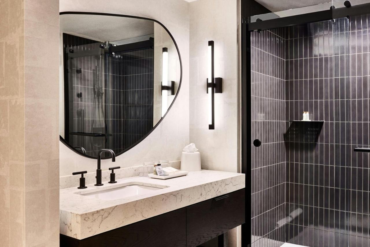 | Renaissance Phoenix Glendale Hotel & Spa